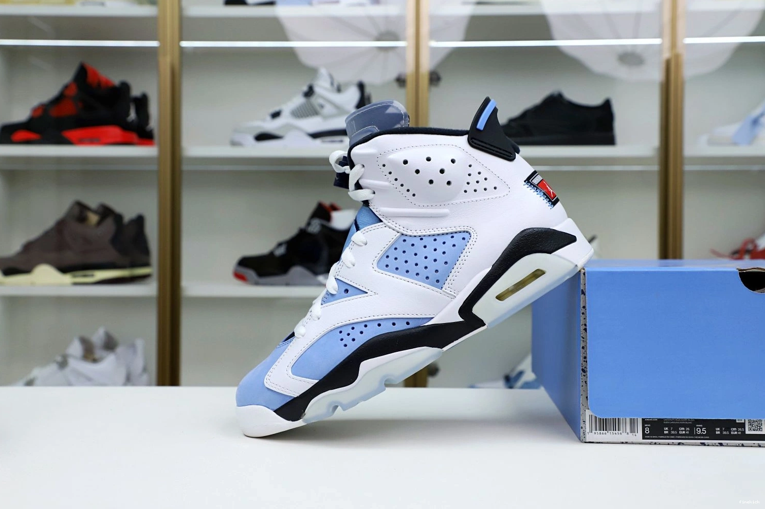 RETRO HOME' AIR 6 JORDAN 'UNC 0825